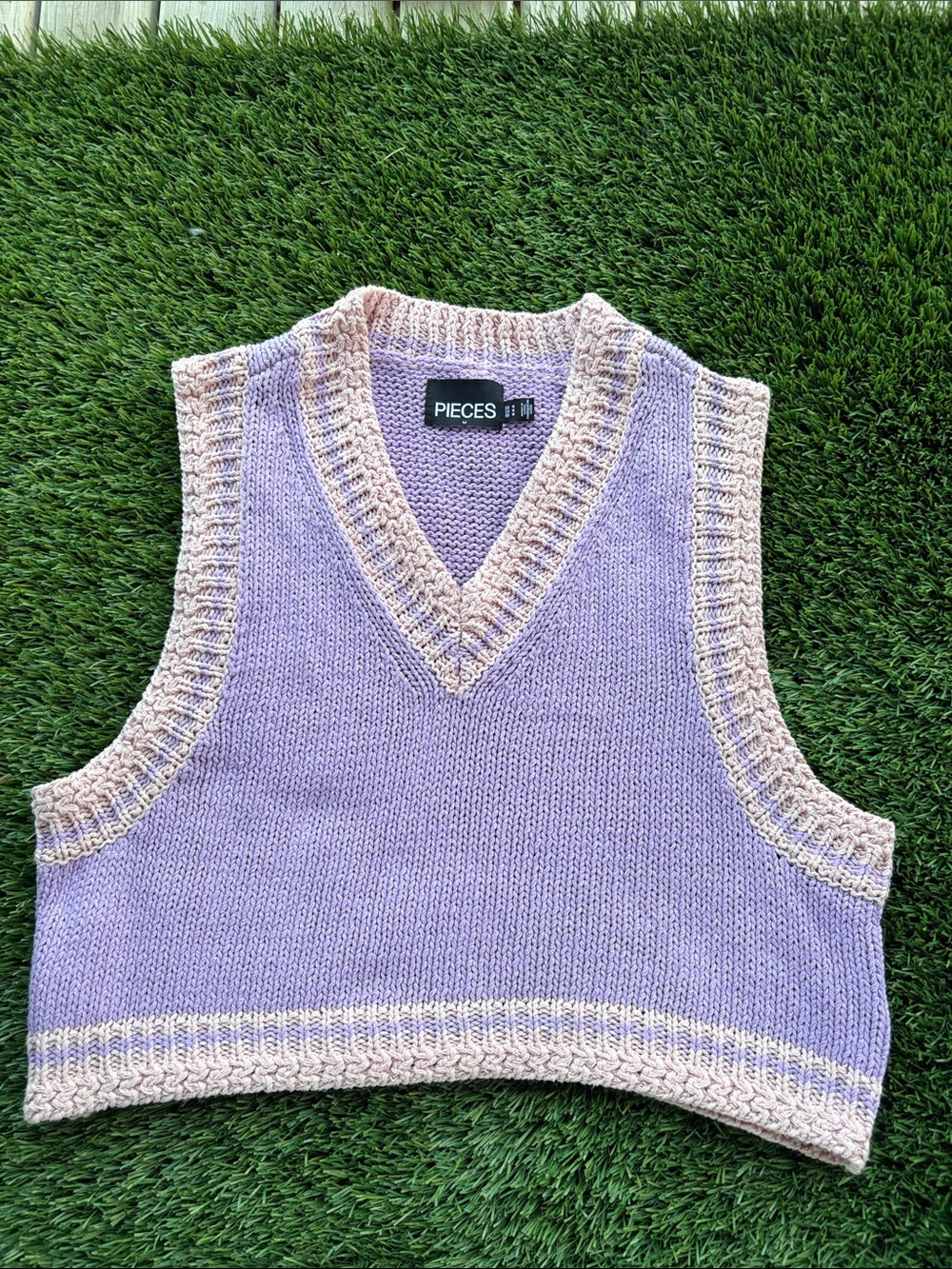 PIECES Lavender V-Neck Knit Sweater Vest